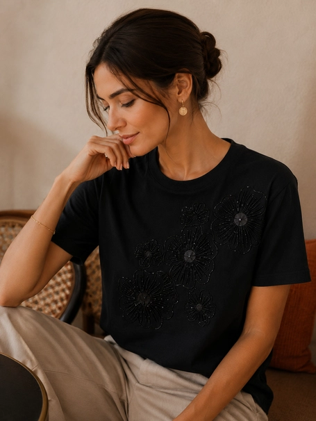 Tee-shirt floral bordé